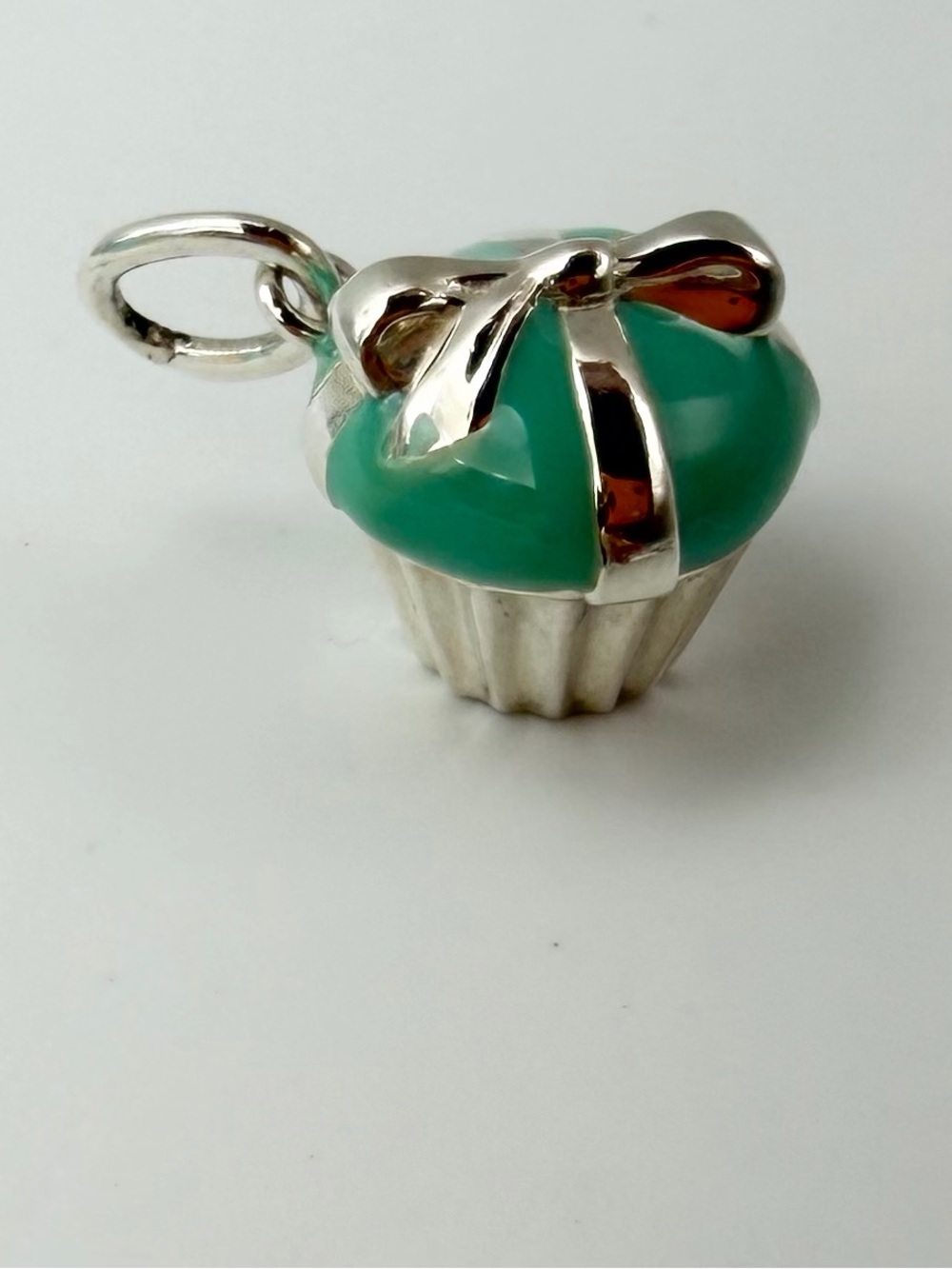 Tiffany & Co. Euc cupcake charm in blue enamel and sterling silver